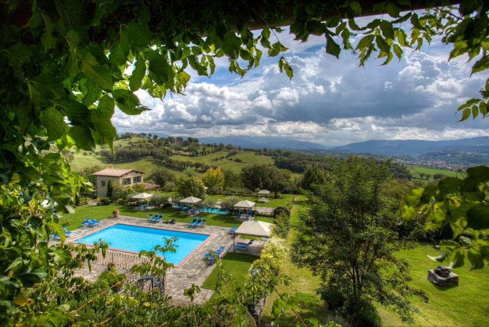 Amore T3 Romantic Borgo Village with Spa and 2 pools near Poppi